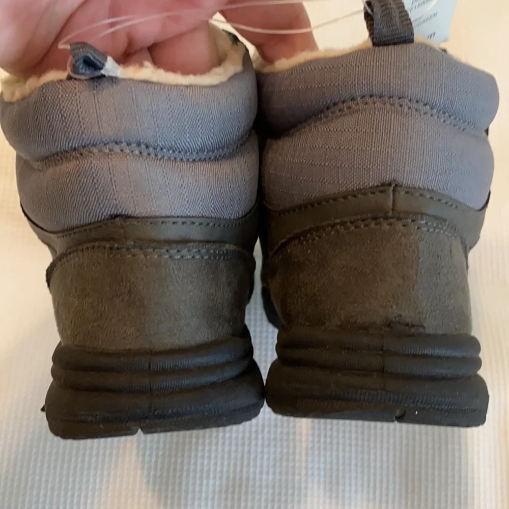 Carter’s kids Boots Dunes size 11 gray and green